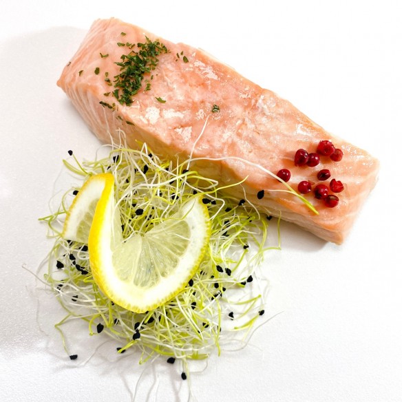 Saumon Bellevue garni et sauces