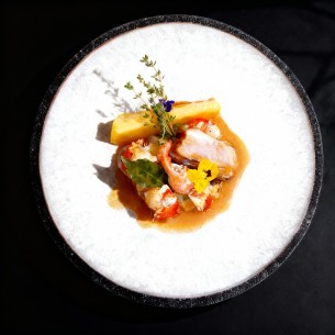 Homard et poitrine de cochon, risotto de pommes de terre, panais et bisque corsée